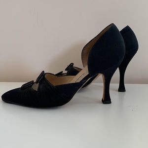 Vintage Black silk Manolo Blahnik heels in excellent condition size 37